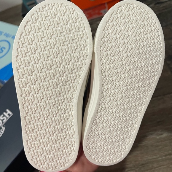 Brand New- in box Osh Kosh toddler boy dress shoes size 7 - Picture 5 of 6